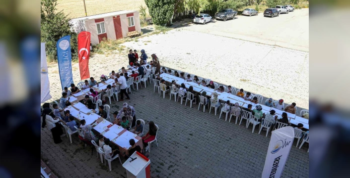 Van'da çocuklarla resim etkinliği: Doğanın çiçeklerine açılan kapı