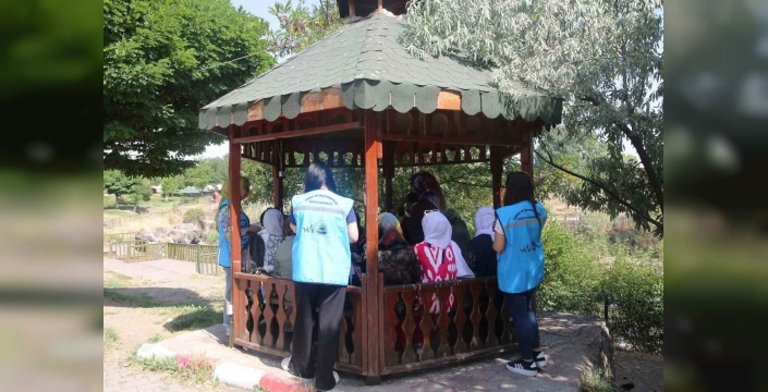 Van'da yaşlılar için Muradiye Şelalesi gezisi