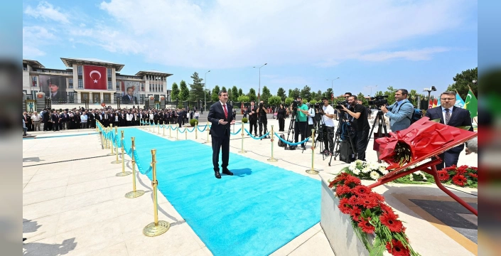 Yılmaz ve Göktaş, 15 Temmuz Şehitler Anıtı'nda törene katıldı