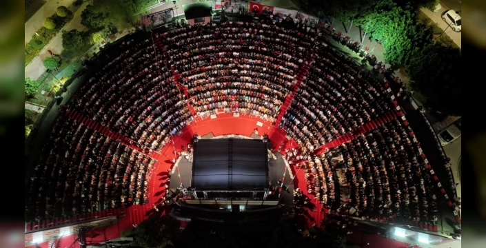 Adana'da Altın Koza Film Festivali: Mehmet Aslantuğ ve Meral Orhonsay'a onur ödülü