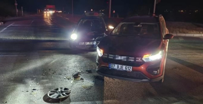 Alaca'da kırmızı ışık ihlali: 2 yaralı