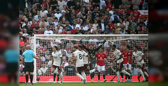 Altay Bayındır'a Tepki: Arsenal Maçı Sonrası Eleştiriler Yağdı