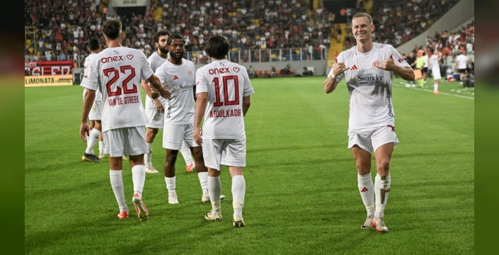 Antalyaspor, 9 sezon sonra Süper Lig'de 2'de 2 yaptı