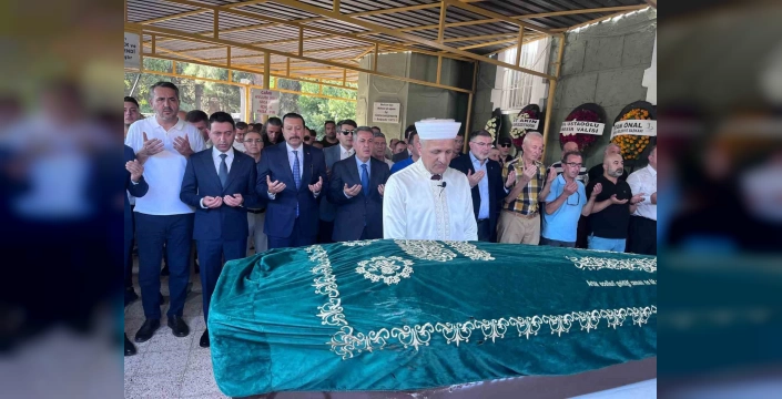 Balıkesir depreminde hayatını kaybeden Nihat Önbaş, İzmir'de toprağa verildi