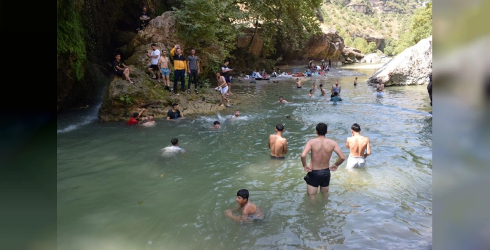 Batman'da Zore Vadisi serinlemek isteyenlerin adresi oldu