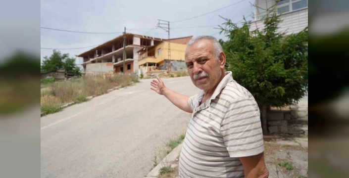 Bayburt Kalesi'nin önündeki bina tepki çekti