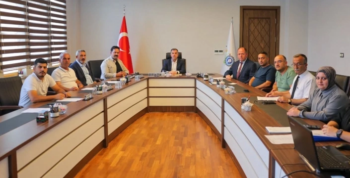 Bayburt Valisi Eldivan, İl Özel İdaresi Encümen Kurulu ile toplantı gerçekleştirdi