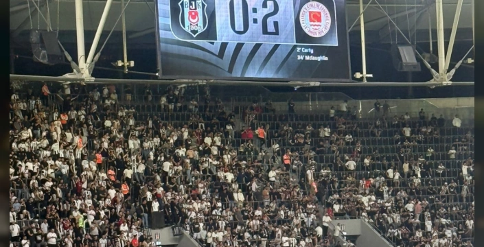 Beşiktaş, St. Patrick's'i konuk etti: Taraftarlardan sert tepki