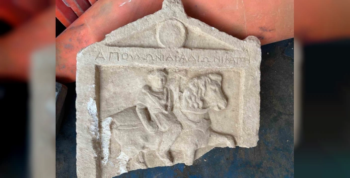 Çal'da Antik Döneme Ait Stela Bulundu