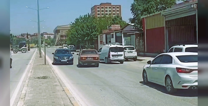 Denizli'de alt yapı çalışması: Uyarı levhaları eksikliği sürücülere zor anlar yaşattı