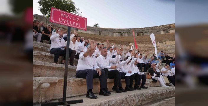 Düzce Belediye Meclisi, Konuralp Antik Tiyatrosu'nda toplandı