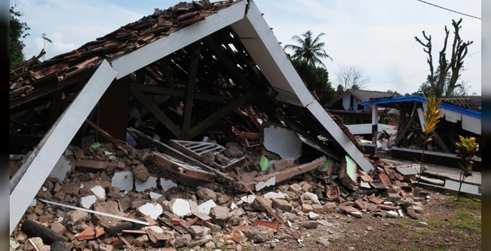 Endonezya'da deprem: 29 yaralı