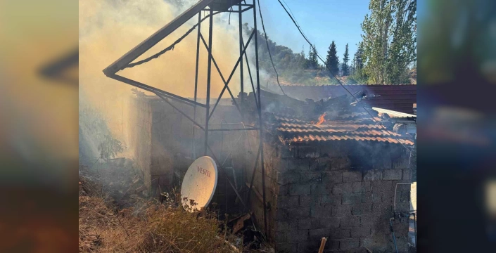 Fethiye'de madde bağımlısı genç, evini ateşe verdi