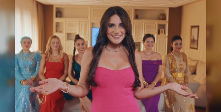 Gelin Evi yeni sezonuyla ekranlarda: Buse Varol sunuculuğu üstlenecek