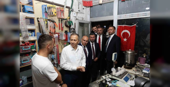 İçişleri Bakanı Yerlikaya Ağrı'da: Esnaf ziyaretleri ve vatandaşlarla görüşmeler