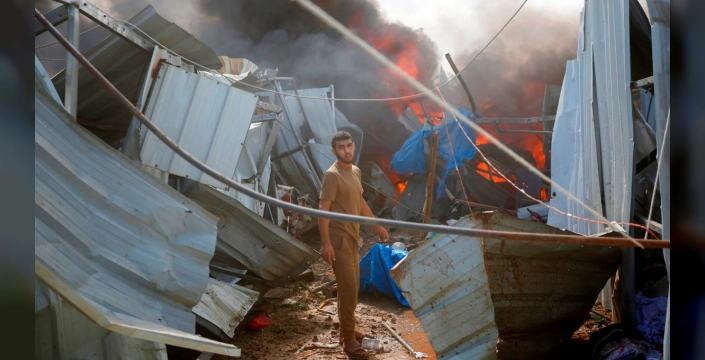 İsrail, Gazze'deki Filistinlilerin çadırlarını bombaladı