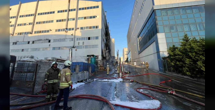 İstanbul Arnavutköy'de büyük yangın: 6 katlı binada hasar