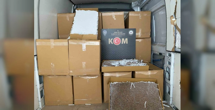 İzmir'de büyük operasyon: 5 milyon TL değerinde kaçak ürün ele geçirildi