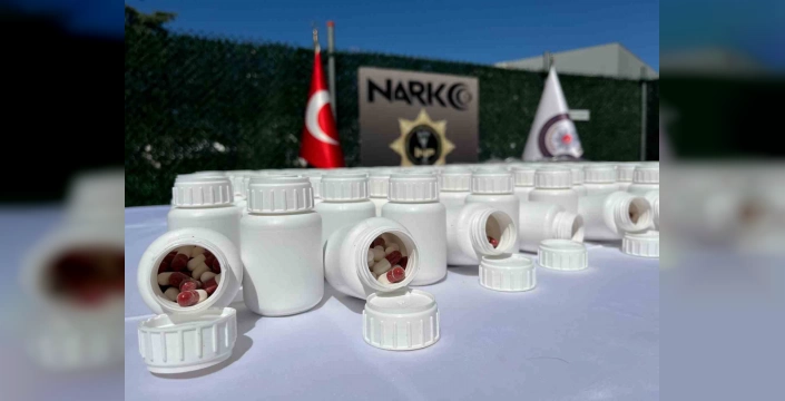 İzmir'de büyük uyuşturucu operasyonu: 128 kilo bonzai ve 1 kilo 200 gram kokain ele geçirildi