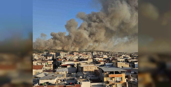 İzmir'de büyük yangın: 6 uçak ve 9 helikopterle müdahale