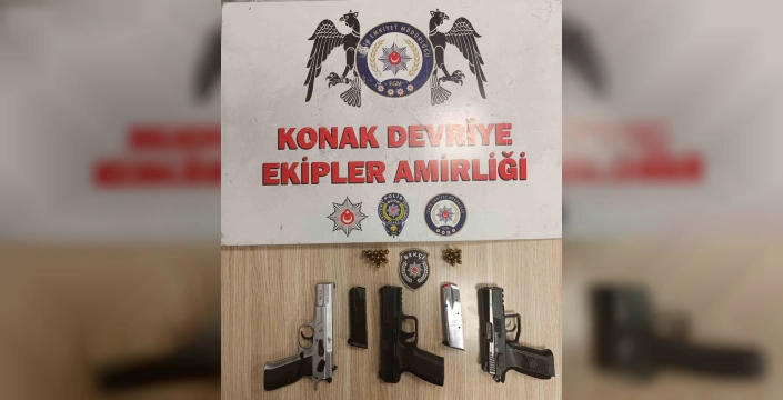 İzmir'de operasyon: 4 ruhsatsız tabanca ve uyuşturucu ele geçirildi