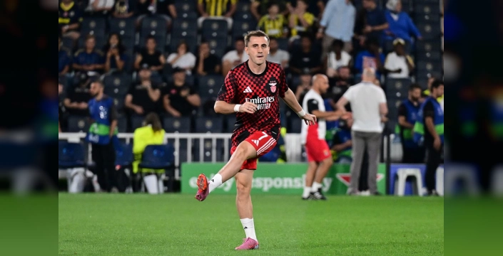 Kadıköy'de Kerem Aktürkoğlu'na sevgi seli