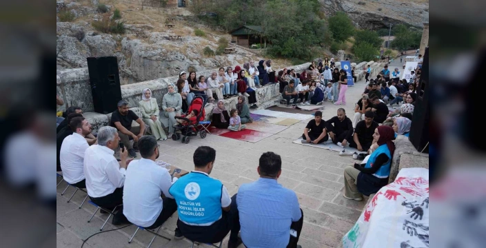 Kahta'da gençlerle buluşma: Başkan Hallaç, gençlerin sorularını yanıtladı