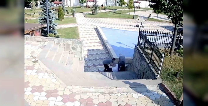 Kastamonu'da mahalle muhtarı bıçaklandı: O anlar güvenlik kamerasında