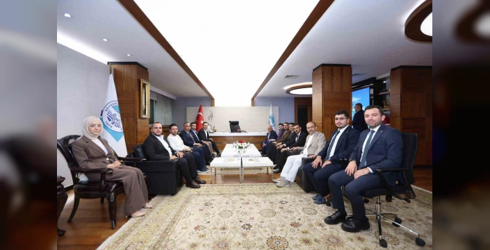 Kayseri'de ziyaret: Büyükkılıç, AK Parti Gençlik Kolları Başkanı İbiş'i ağırladı
