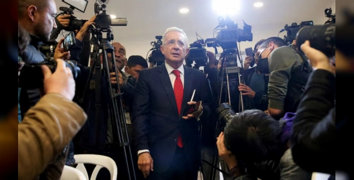 Kolombiya'da Uribe'nin ev hapsi cezası kaldırıldı