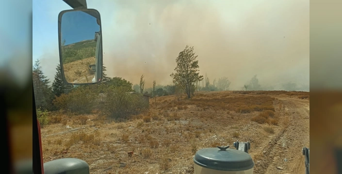 Konya'da otluk alanda yangın: Ormana sıçramadan söndürüldü