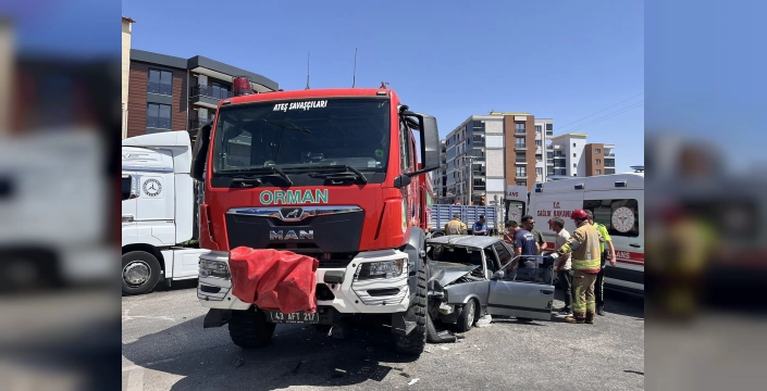 Kula'da kaza: Orman arazözü ile otomobil çarpıştı