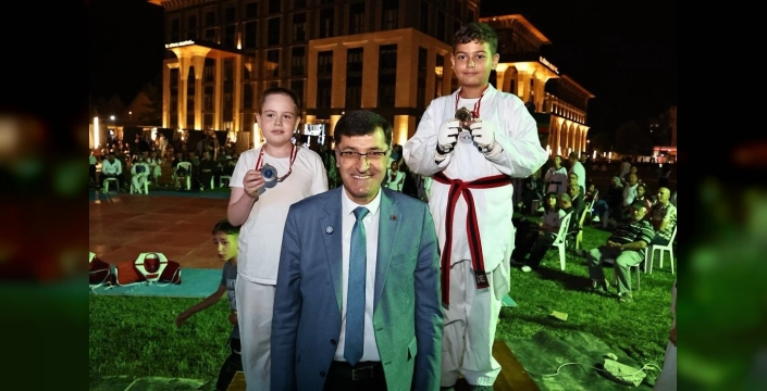 Kütahya'da minikler taekwondo turnuvası