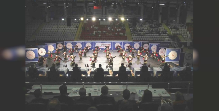 Kütahya'nın halk oyunları ekibi Türkiye şampiyonu