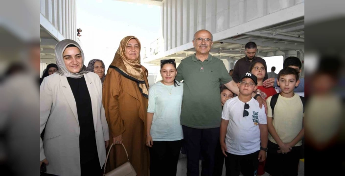 Malatya'da yetim çocuklara feribot gezisi