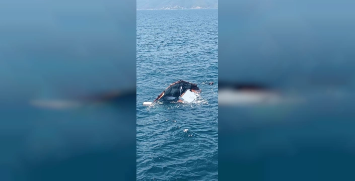 Marmara Adası açıklarında parçalanmış tekne bulundu: Kayıp kişi aranıyor