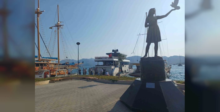 Marmaris'te teknede yangın paniği: Hızlı müdahaleyle yangın söndürüldü