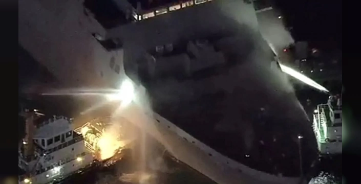 Okinawa'da ABD Donanma Gemisi 'New Orleans'ta Yangın