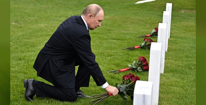 Putin, Alaska'da Sovyet askerlerinin mezarlarını ziyaret etti