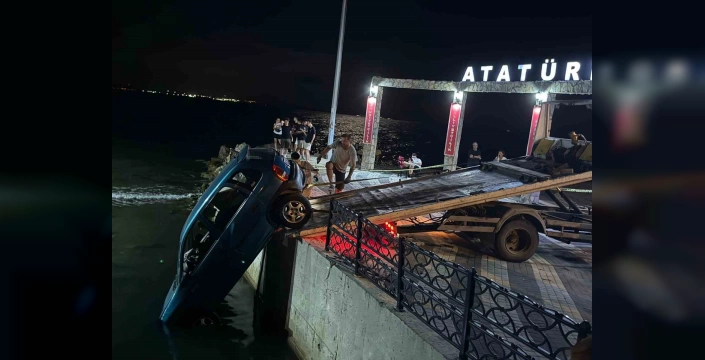 Şarköy'de korkutan kaza: Su kanalında asılı kaldı