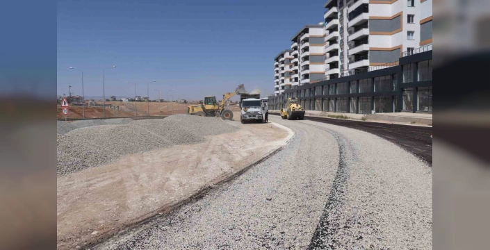 Siirt'te yol çalışmalarına devam ediliyor: 9 bin metrekarelik alan asfaltlandı