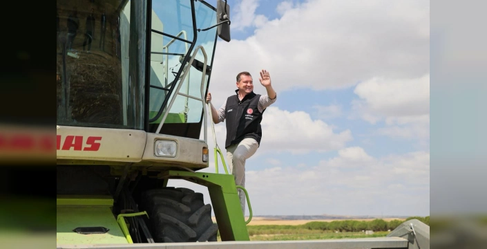 Silivri'de bin 500 dekar ayçiçeği hasadı: 15 bin haneye ücretsiz yağ dağıtılacak