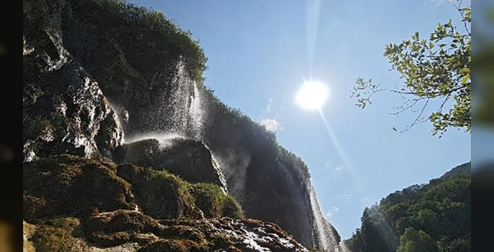 Sivas'ta Dipsizgöl şelalesi sıcakların gözdesi oldu