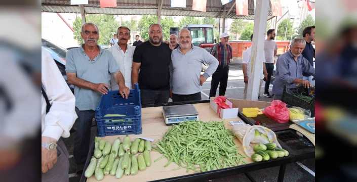Sivas'ta doğal ürünler ve köy pazarı açıldı