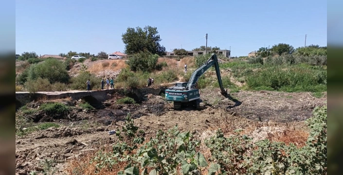 Söke'de tarihi taş köprü temizleniyor: Yüzer bariyer talebi