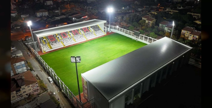 Somaspor'un yeni stadı ilk maça yetişmedi