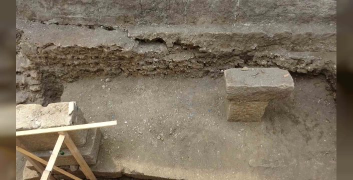 Trabzon'da tarihi sur duvarları restorasyonu sürerken Roma dönemi rıhtımı ortaya çıktı