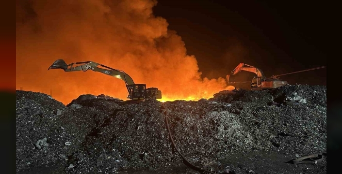 Adana'da geri dönüşüm fabrikası yangını 17 saat sonra kontrol altına alındı