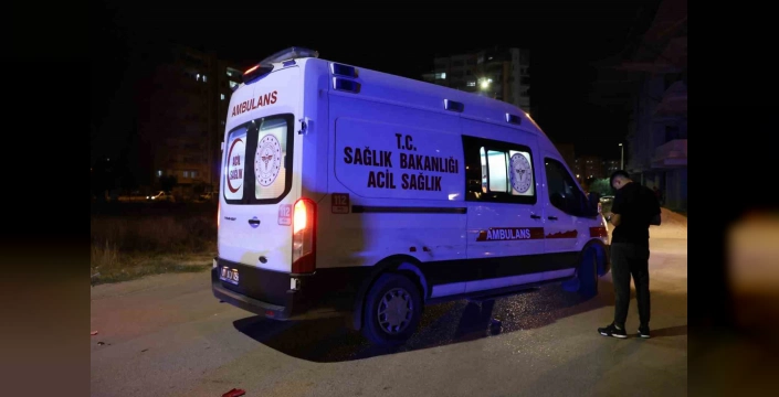 Adana'da motosiklet-otomobil kazası: 2 yaralı