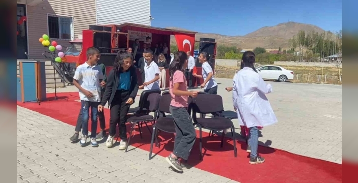 Adilcevaz'da İlköğretim Haftası kutlandı